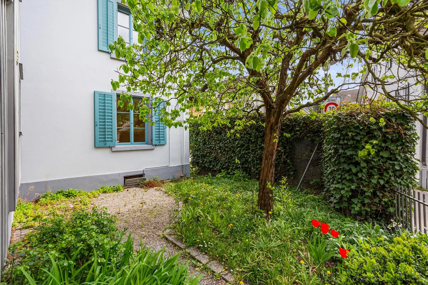 Renovation-Required 2-Family House in the Heart of Wülflingen - Photo 11 of 13