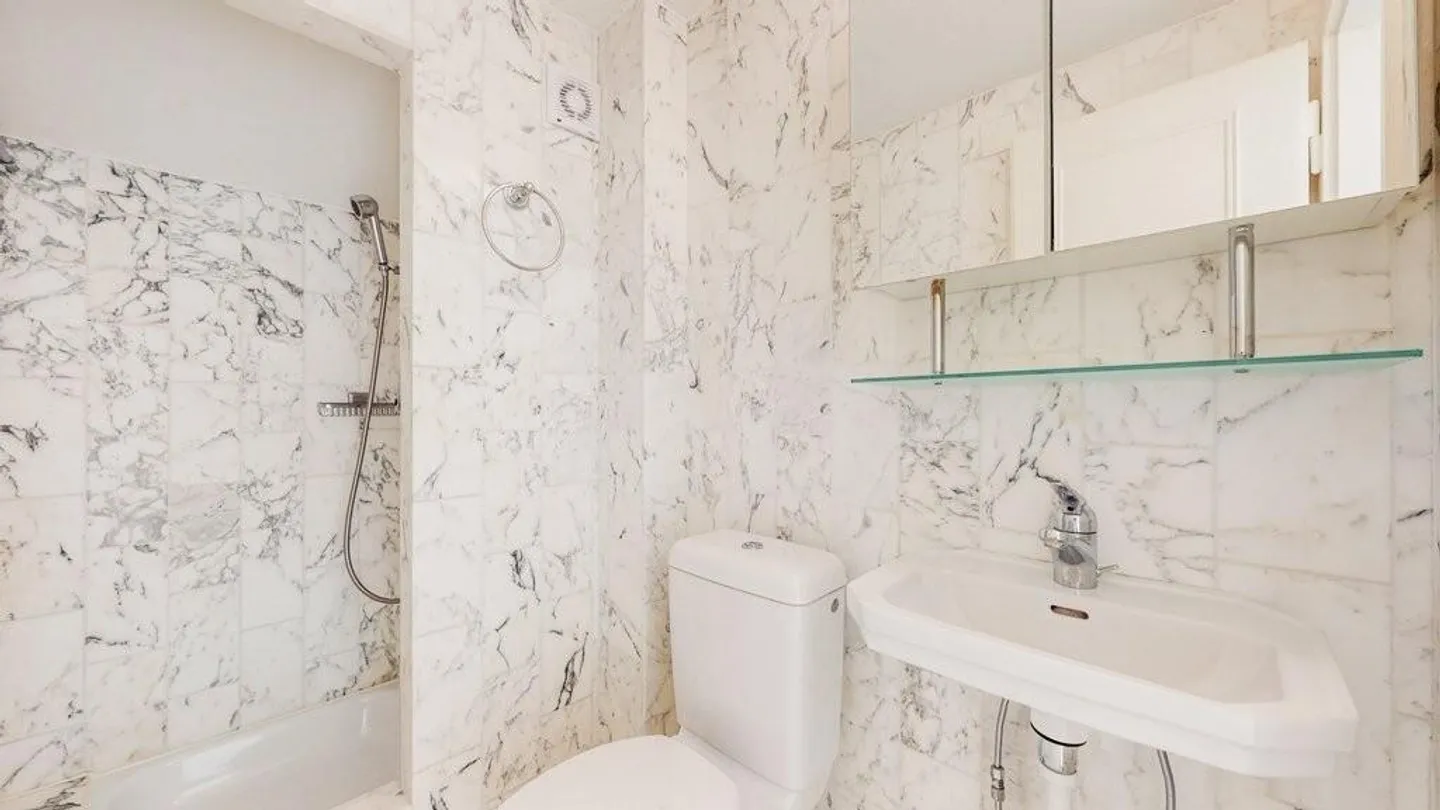 Luxuriöse Wohnung mit Schlossblick, Pool und grosser Terrasse! - Foto 8 di 12
