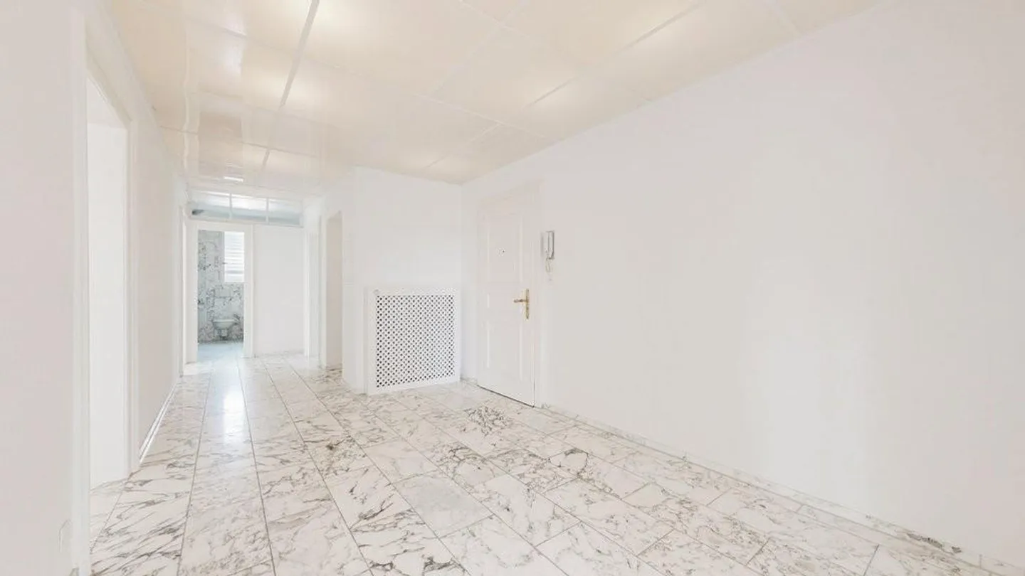 Luxuriöse Wohnung mit Schlossblick, Pool und grosser Terrasse! - Foto 9 di 12