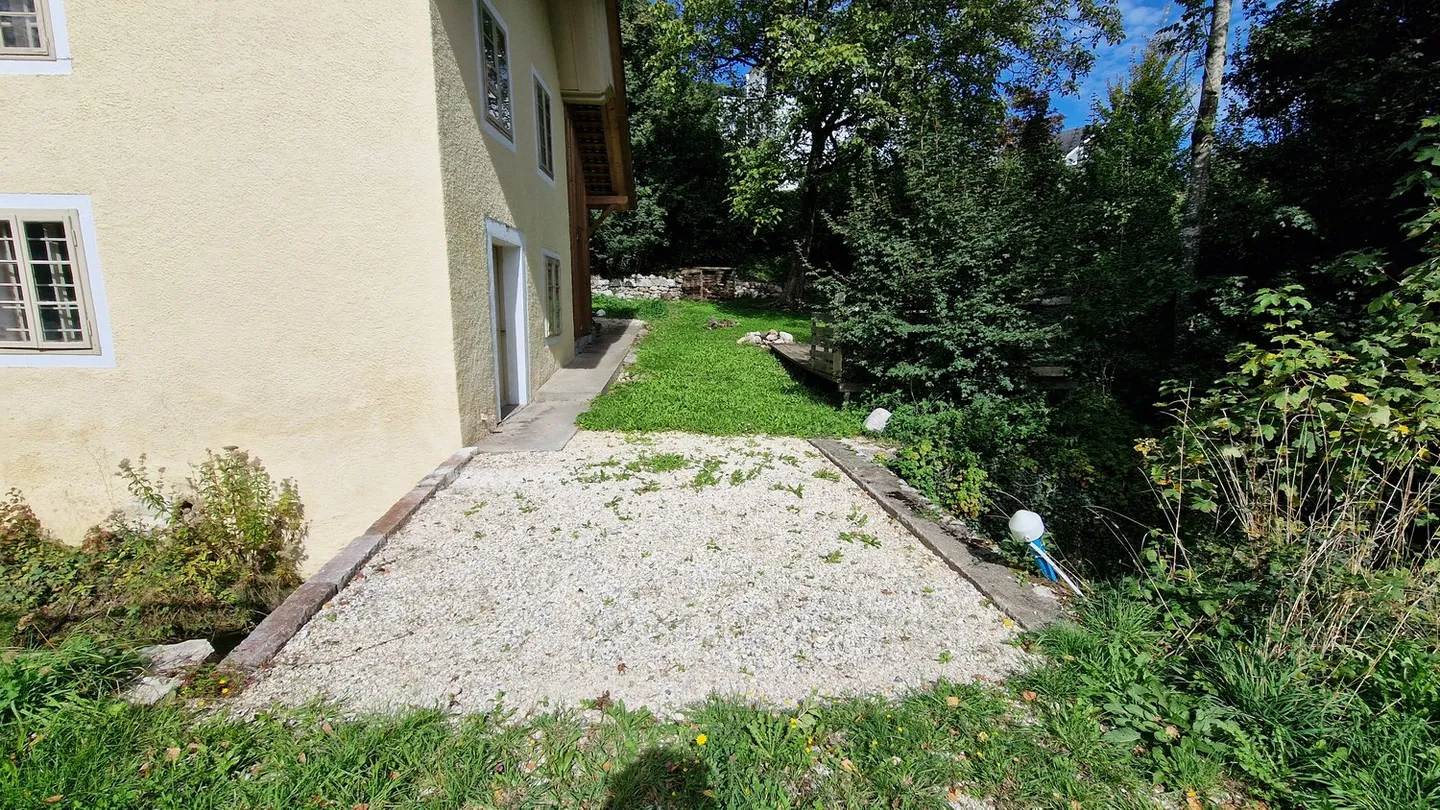 Projet de rénovation avec potentiel - Maison au bord du ruisseau, bâtiment classé - Photo 3 sur 11