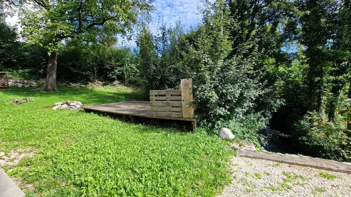 Projet de rénovation avec potentiel - Maison au bord du ruisseau, bâtiment classé - Photo 4 sur 11