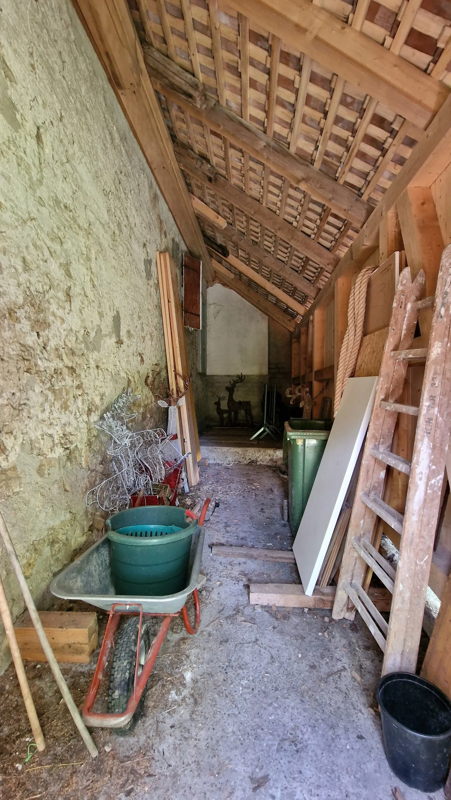 Projet de rénovation avec potentiel - Maison au bord du ruisseau, bâtiment classé - Photo 5 sur 11