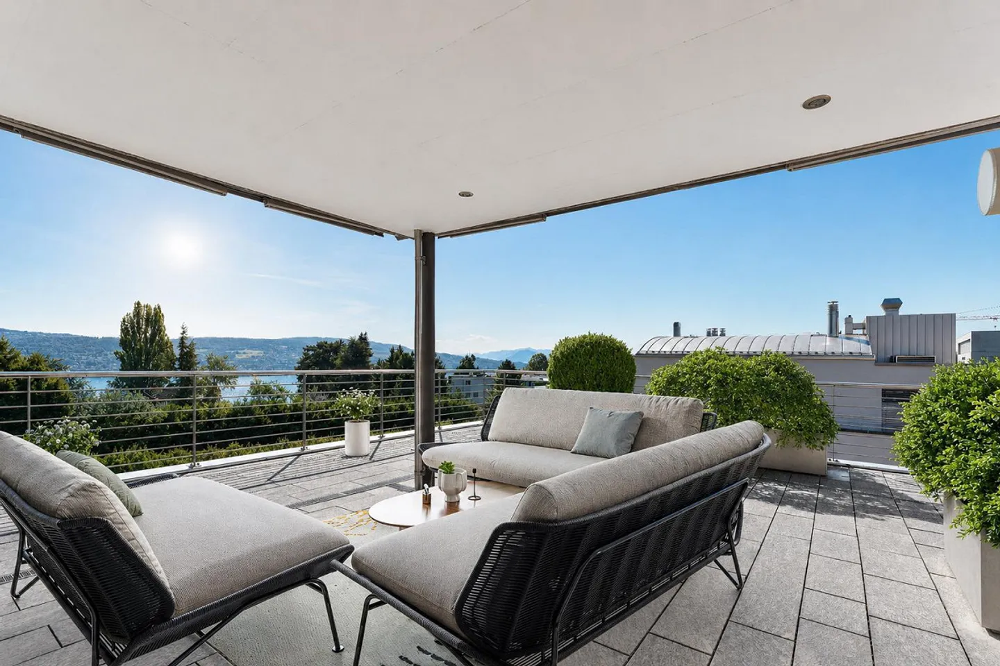 5½-Zimmer Attikawohnung mit Seesicht in Rüschlikon - Foto 1 von 5
