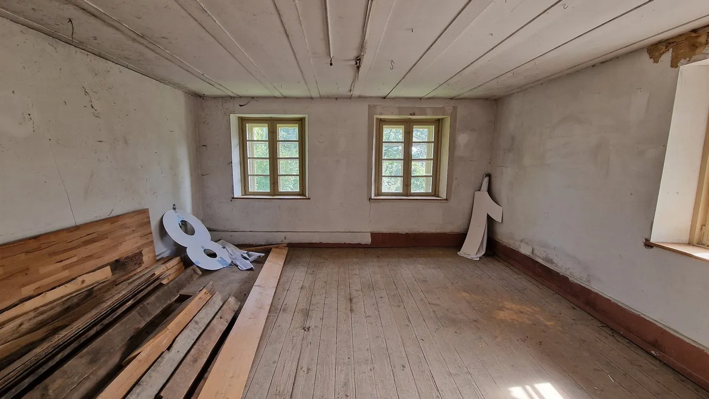 Projet de rénovation avec potentiel - Maison au bord du ruisseau, bâtiment classé - Photo 7 sur 11