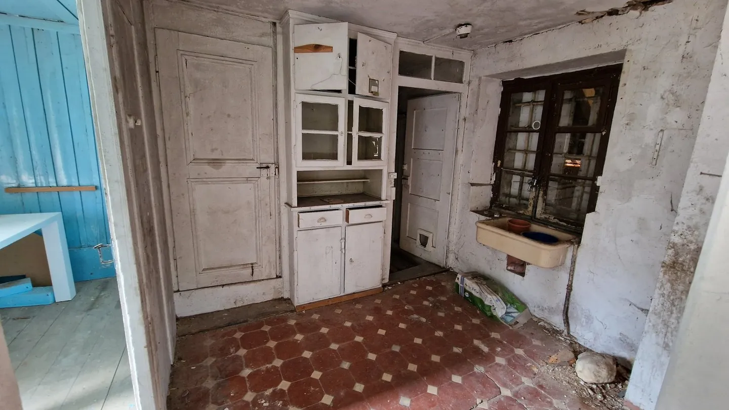 Projet de rénovation avec potentiel - Maison au bord du ruisseau, bâtiment classé - Photo 9 sur 11