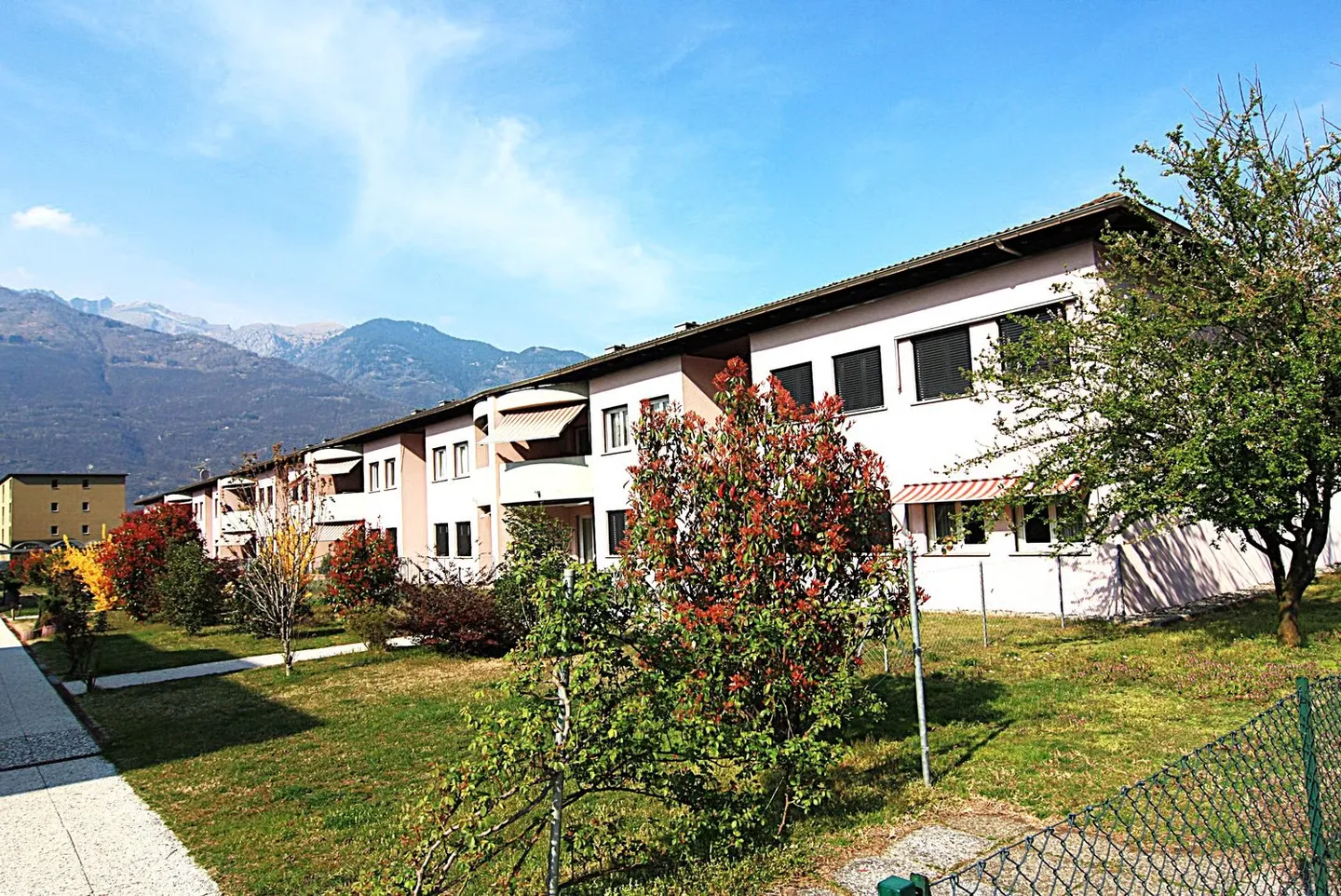 Stabile d'appartamenti a reddito a Sant'Antonino - Foto 2 von 8