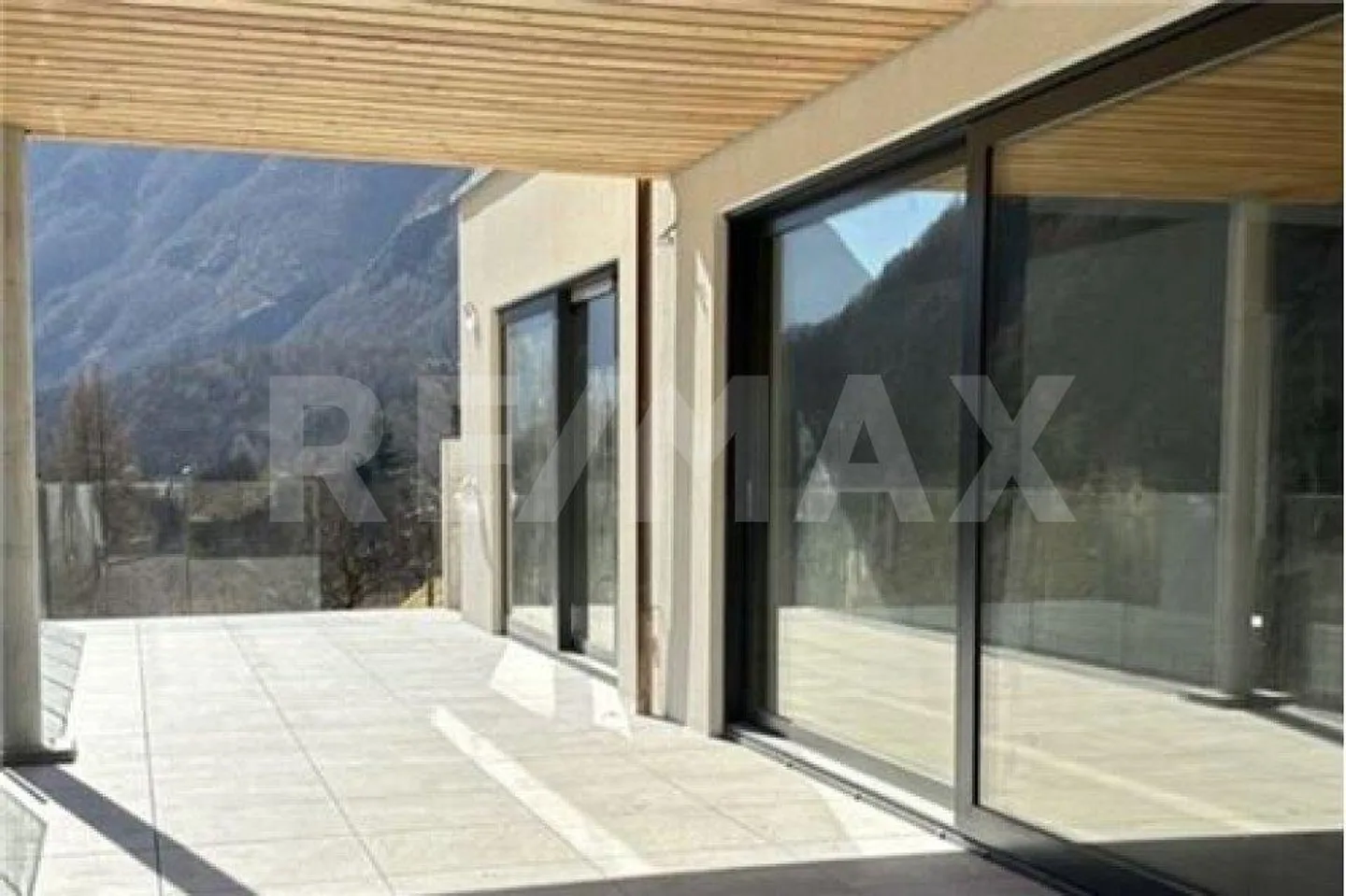 Belle villa au milieu de la nature plus terrain et permis de construire pour une deuxième villa - Photo 5 sur 13