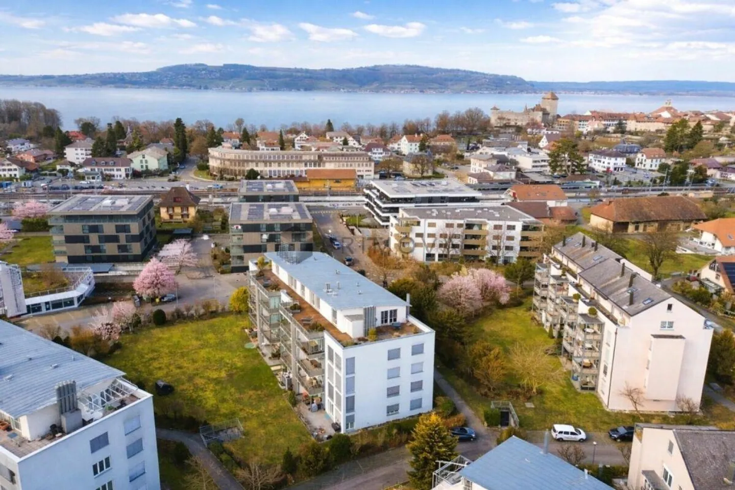 Murten: Appartamento in proprietà recentemente ristrutturato vicino al lago e alla città vecchia - Foto 1 di 11