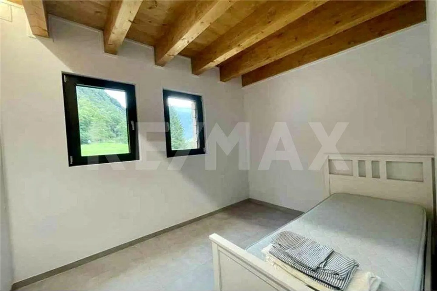 Belle villa au milieu de la nature plus terrain et permis de construire pour une deuxième villa - Photo 12 sur 13