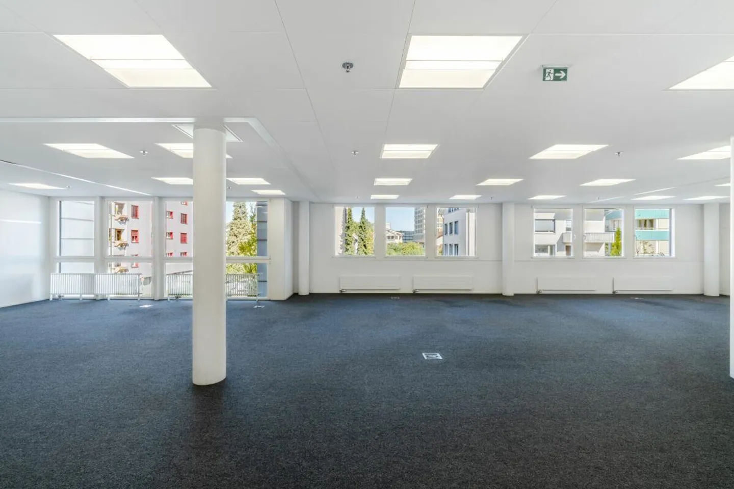 Stylish working directly at Sursee train station - Photo 2 of 8