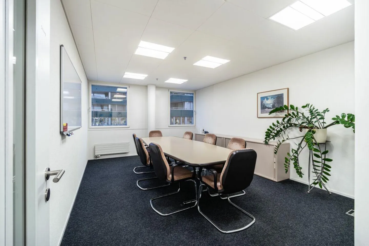 Stylish working directly at Sursee train station - Photo 3 of 8