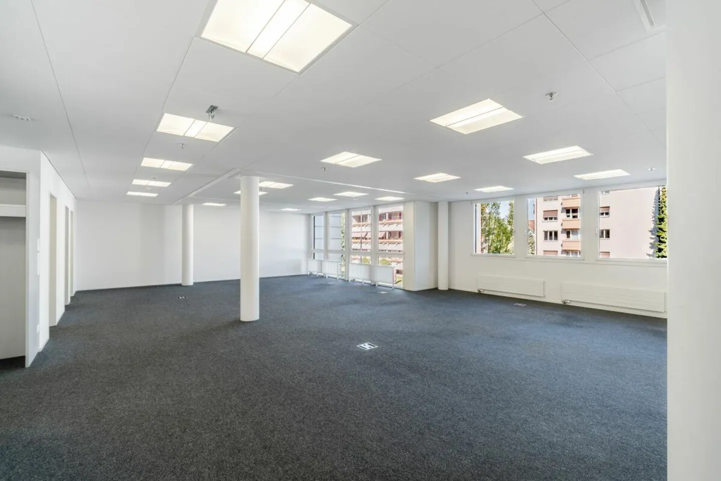 Stylish working directly at Sursee train station - Photo 4 of 8