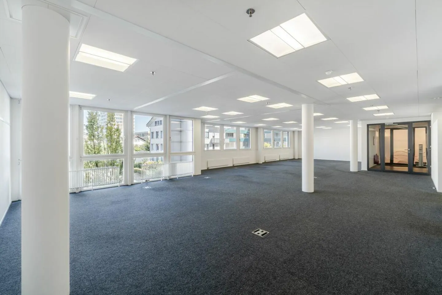 Stylish working directly at Sursee train station - Photo 5 of 8