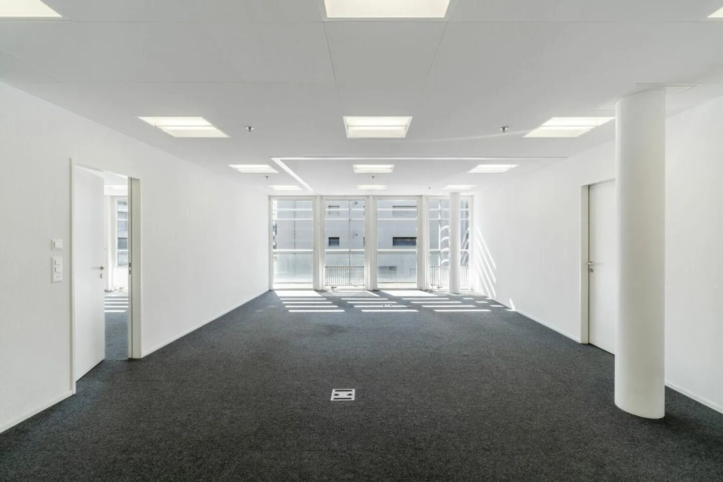 Stylish working directly at Sursee train station - Photo 8 of 8