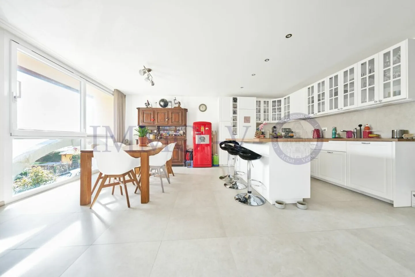 GERÄUMIGE HOCHWERTIGE WOHNUNG MIT BALKON-LOGGIA - Foto 3 von 8