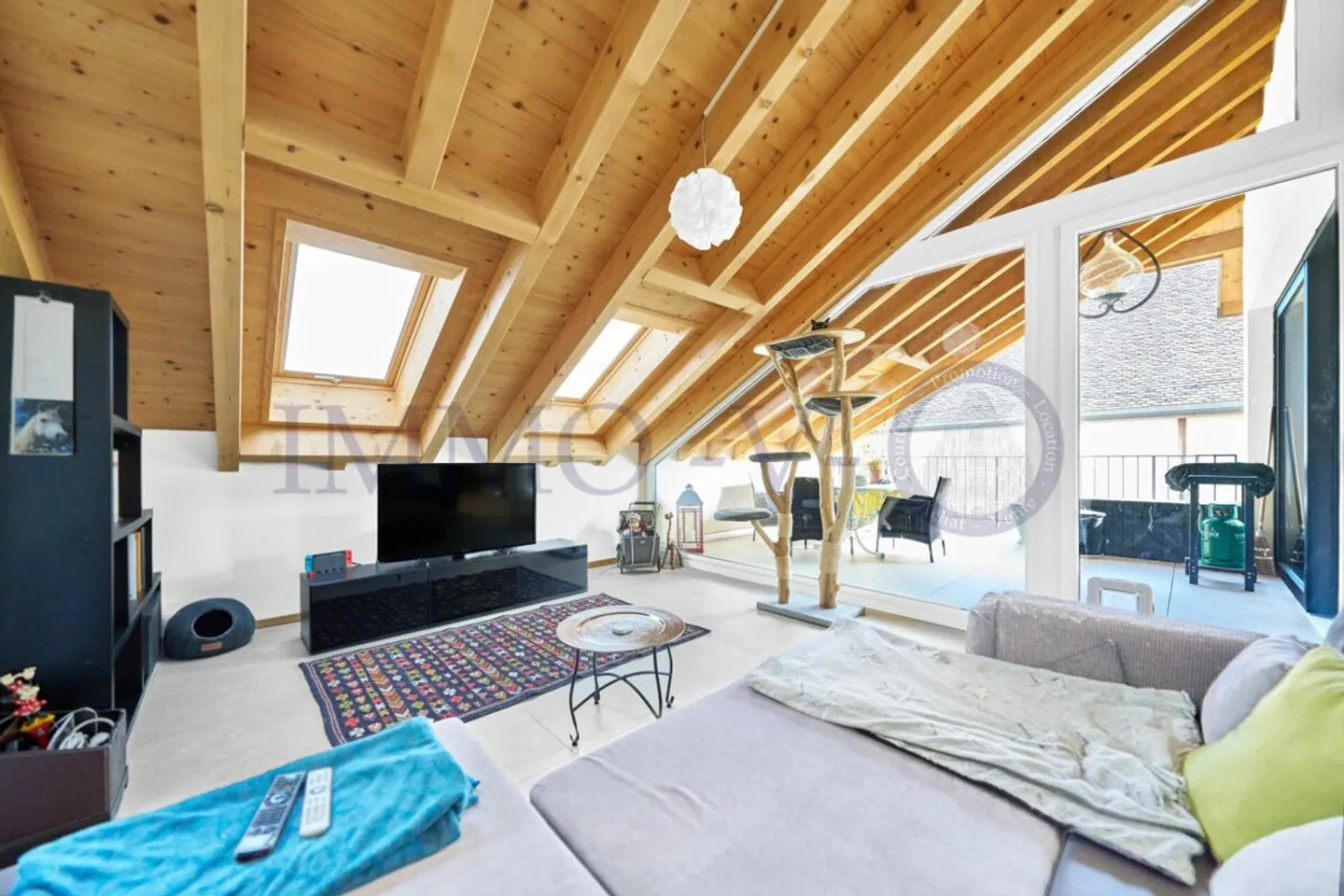 GERÄUMIGE HOCHWERTIGE WOHNUNG MIT BALKON-LOGGIA - Foto 4 von 8