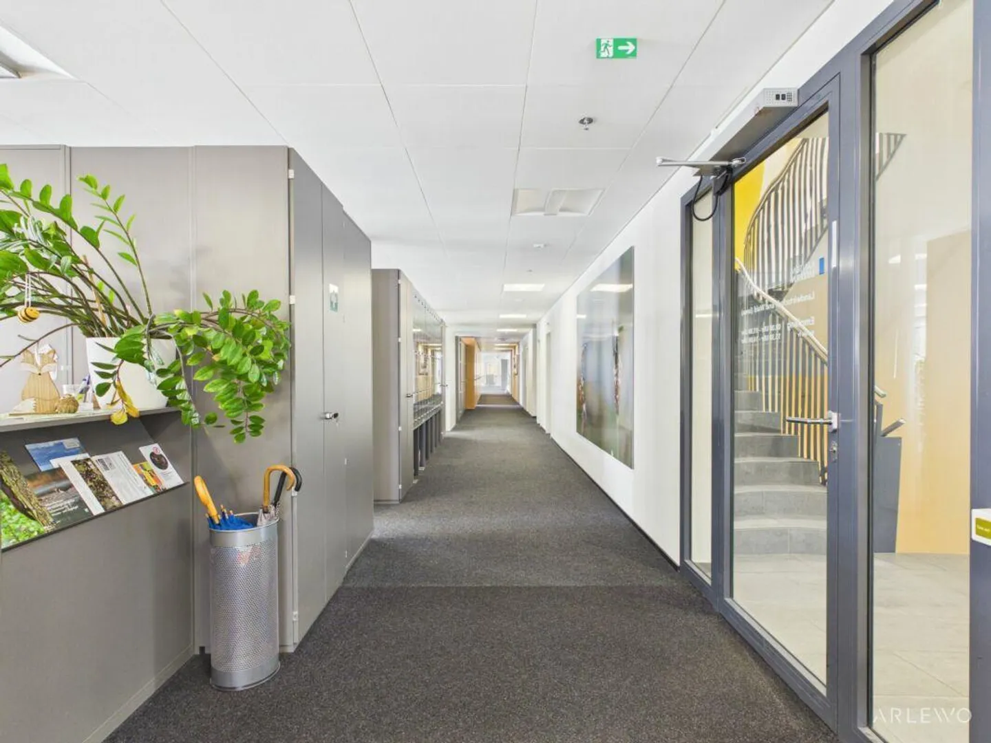 Representative commercial space directly at Sursee train station - Photo 2 of 11