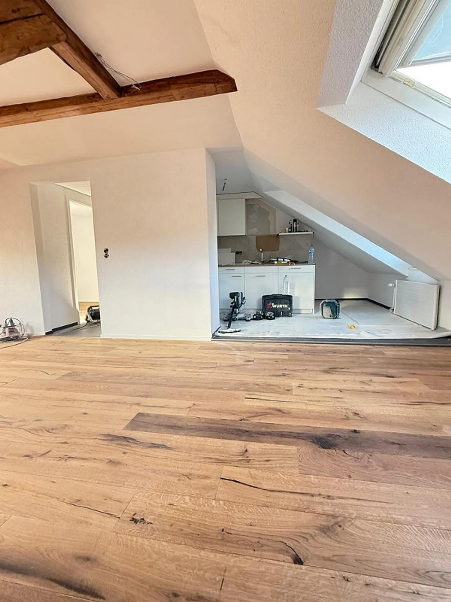 Première location après rénovation complète 3.5 pièces penthouse en emplacement central - Photo 2 sur 6