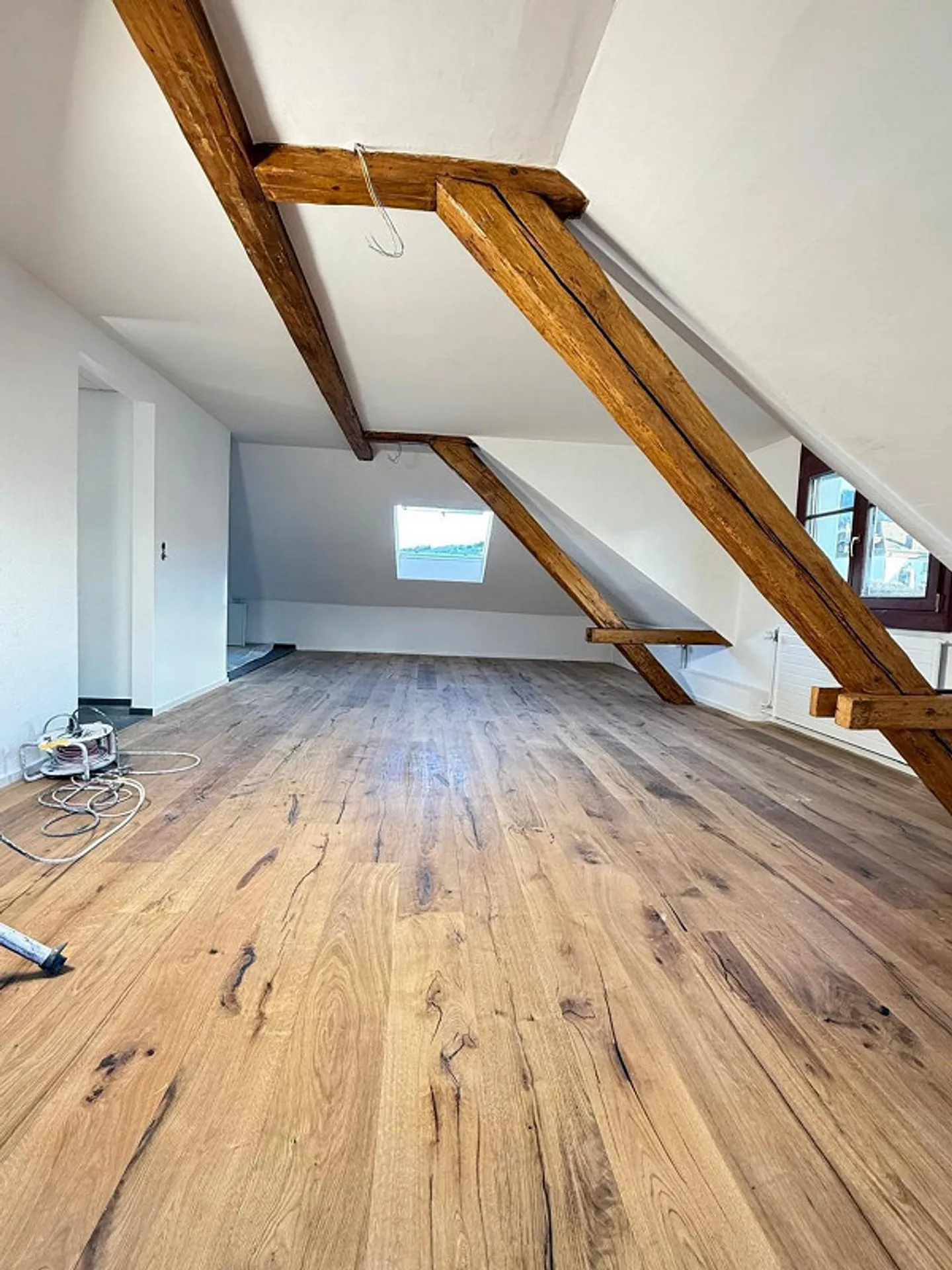 Première location après rénovation complète 3.5 pièces penthouse en emplacement central - Photo 3 sur 6