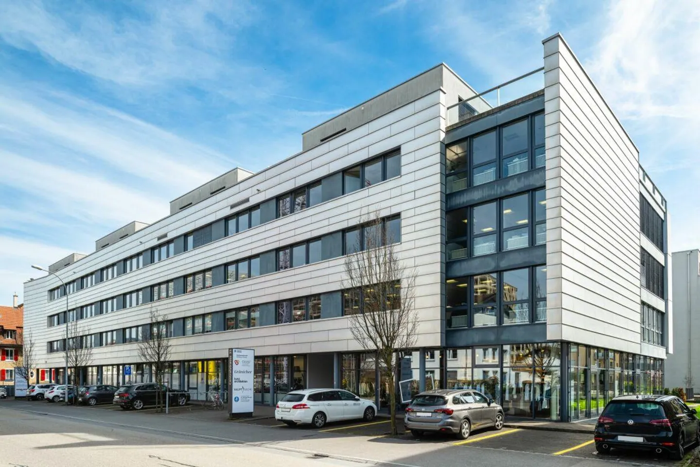 Representative commercial space directly at Sursee train station - Photo 11 of 11