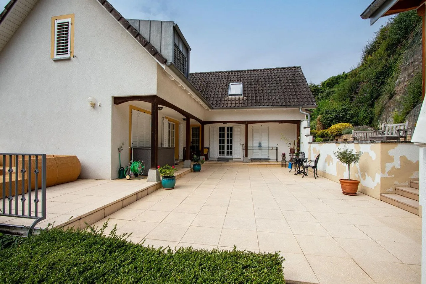 Villa esclusiva con vista sul lago e sulle montagne e oasi con piscina - Foto 6 di 19