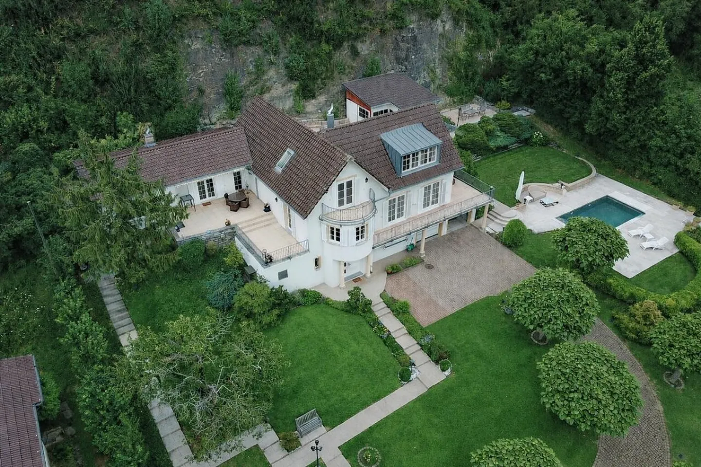 Villa esclusiva con vista sul lago e sulle montagne e oasi con piscina - Foto 1 di 19