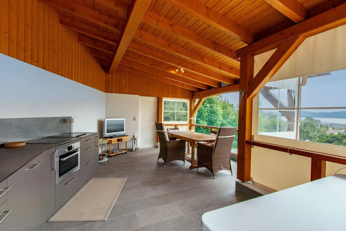 Villa esclusiva con vista sul lago e sulle montagne e oasi con piscina - Foto 8 di 19