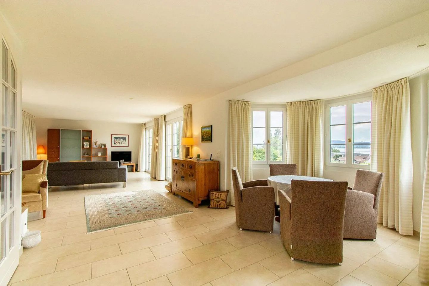 Villa esclusiva con vista sul lago e sulle montagne e oasi con piscina - Foto 12 di 19