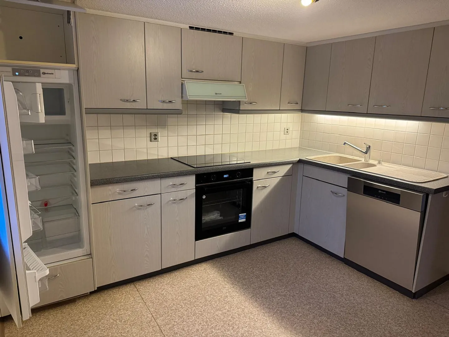 Attractive 4.5 Room Apartment - Photo 3 of 11