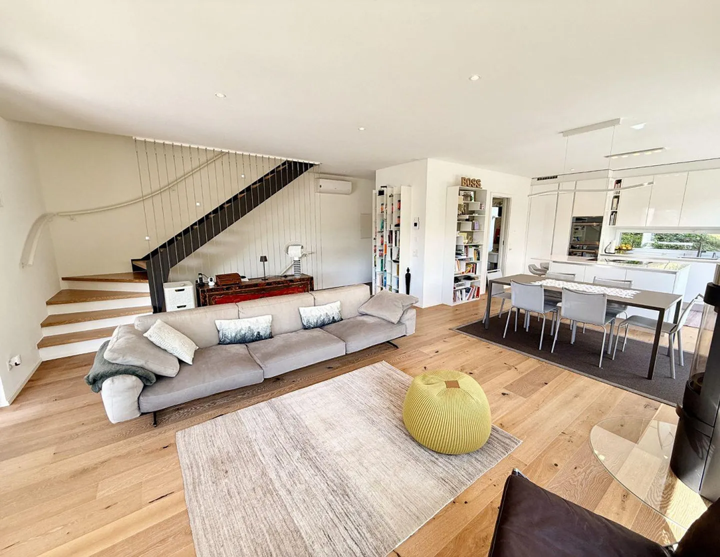 Elegance and Light in a Dream Single-Family Home - Photo 2 of 12