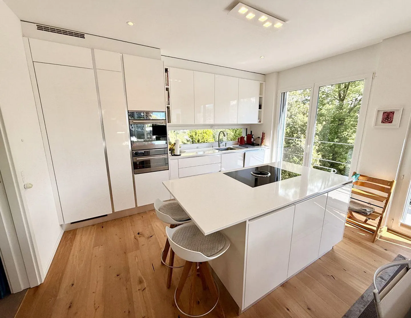 Elegance and Light in a Dream Single-Family Home - Photo 3 of 12