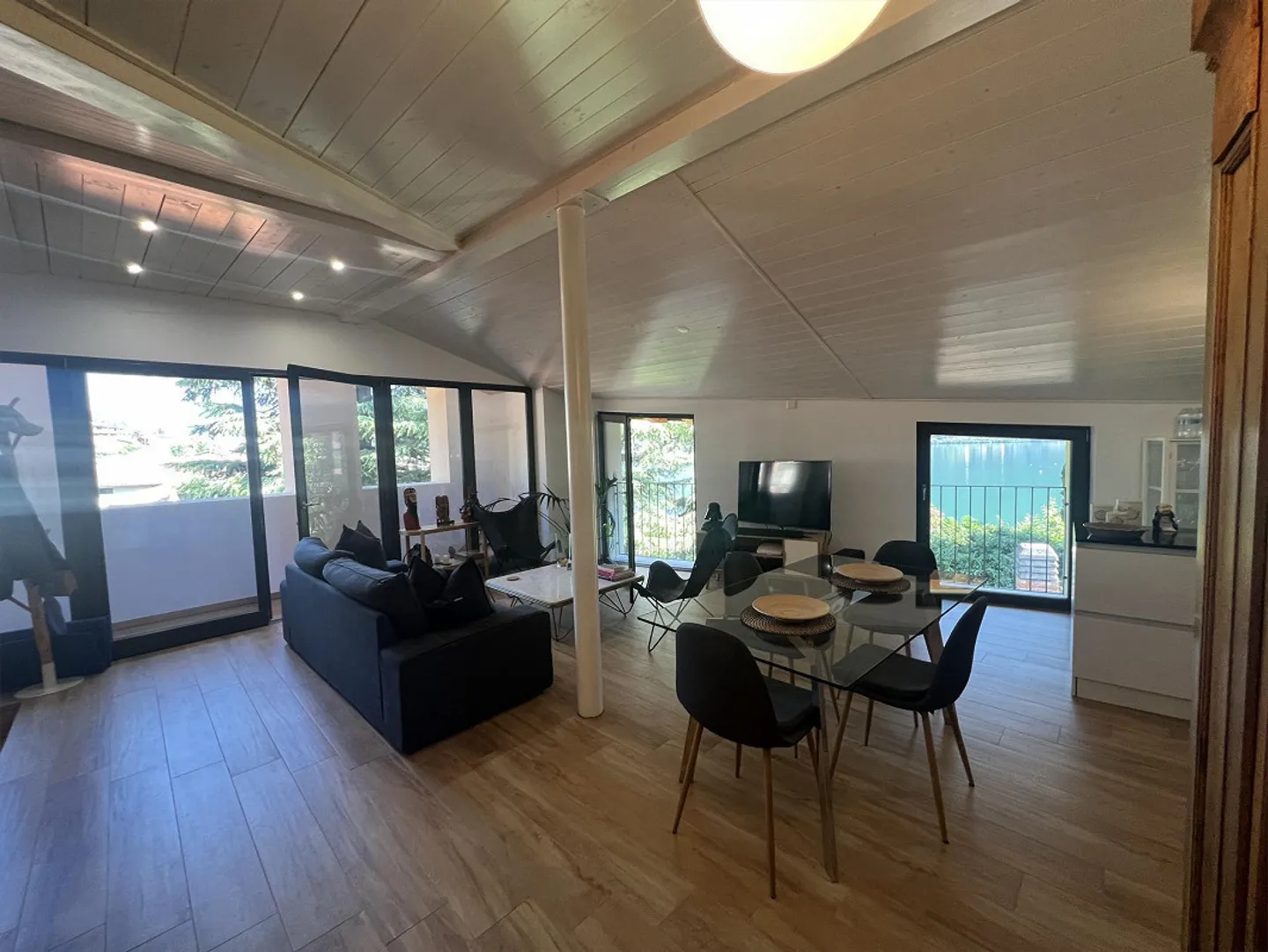 Central Riva San Vitale AND LAKE VIEW, PENTHOUSE in perfect condition - Photo 21 of 30