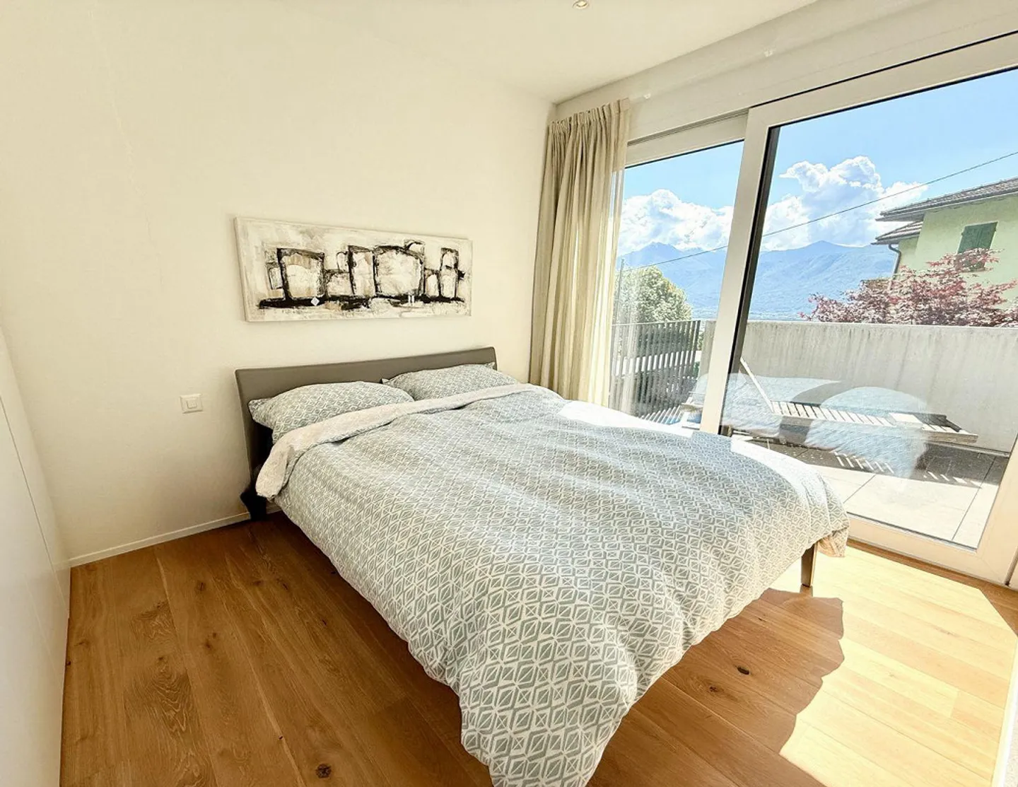Elegance and Light in a Dream Single-Family Home - Photo 10 of 12