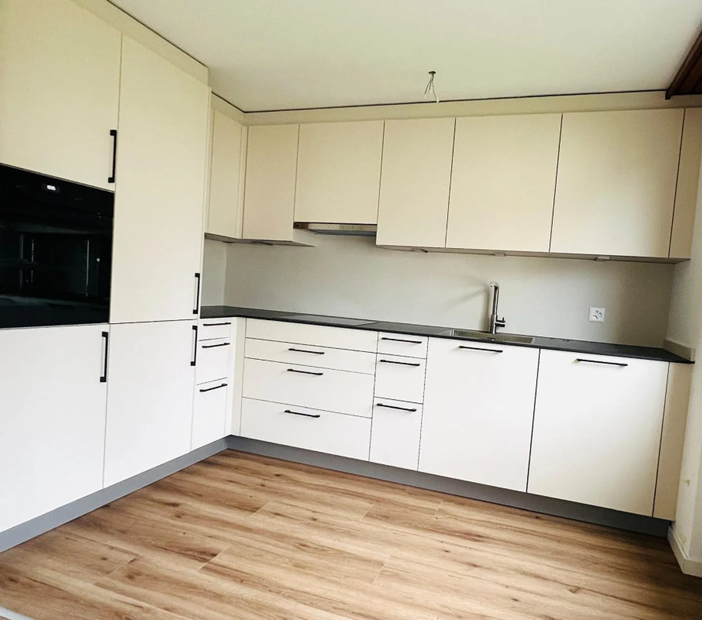 Appartement lumineux, fraîchement rénové de 3,5 pièces - Photo 6 sur 7
