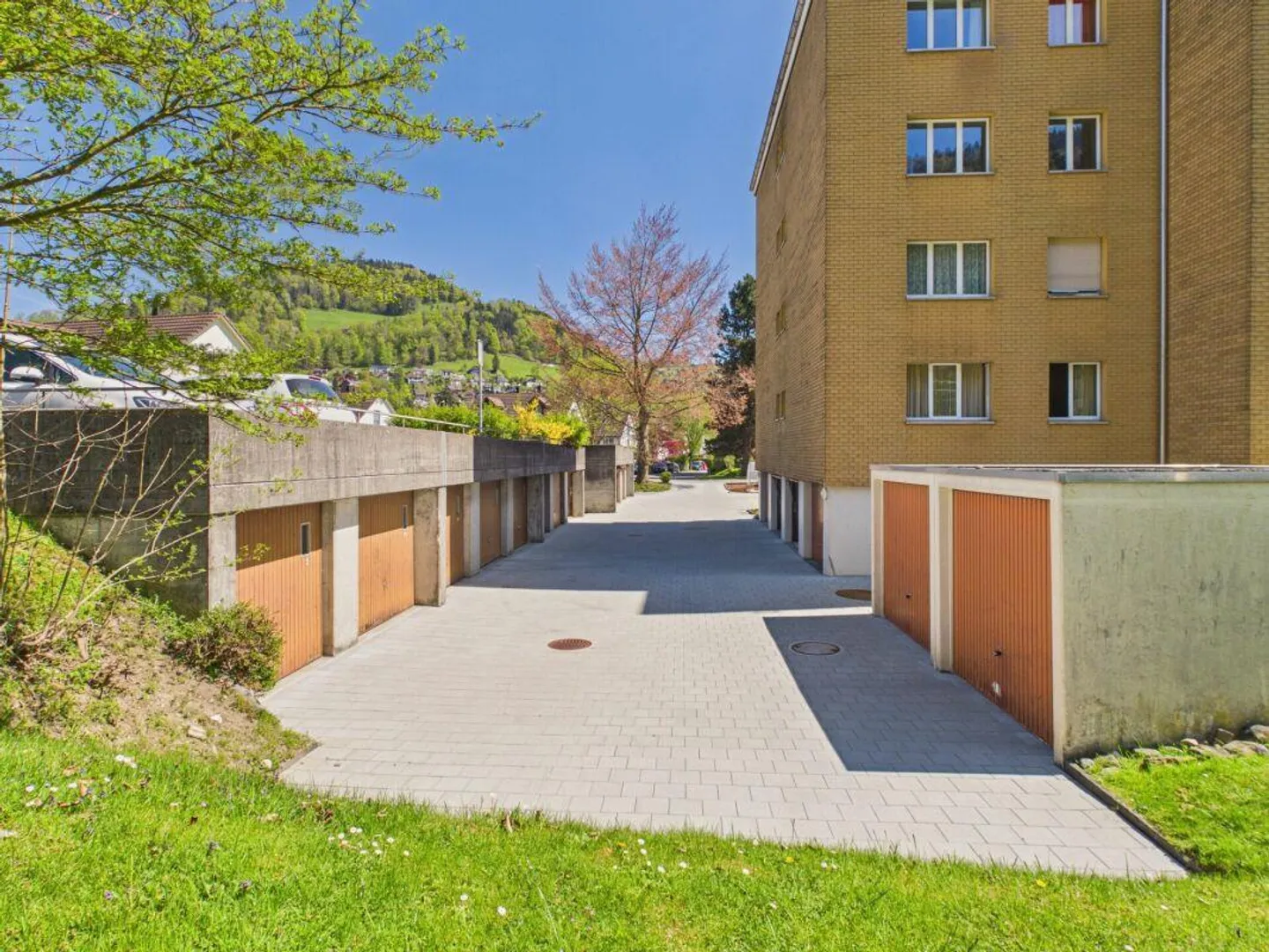 Remise de printemps ? Possibilités de stationnement et de stockage dans le quartier de Schomatten - Photo 1 sur 3