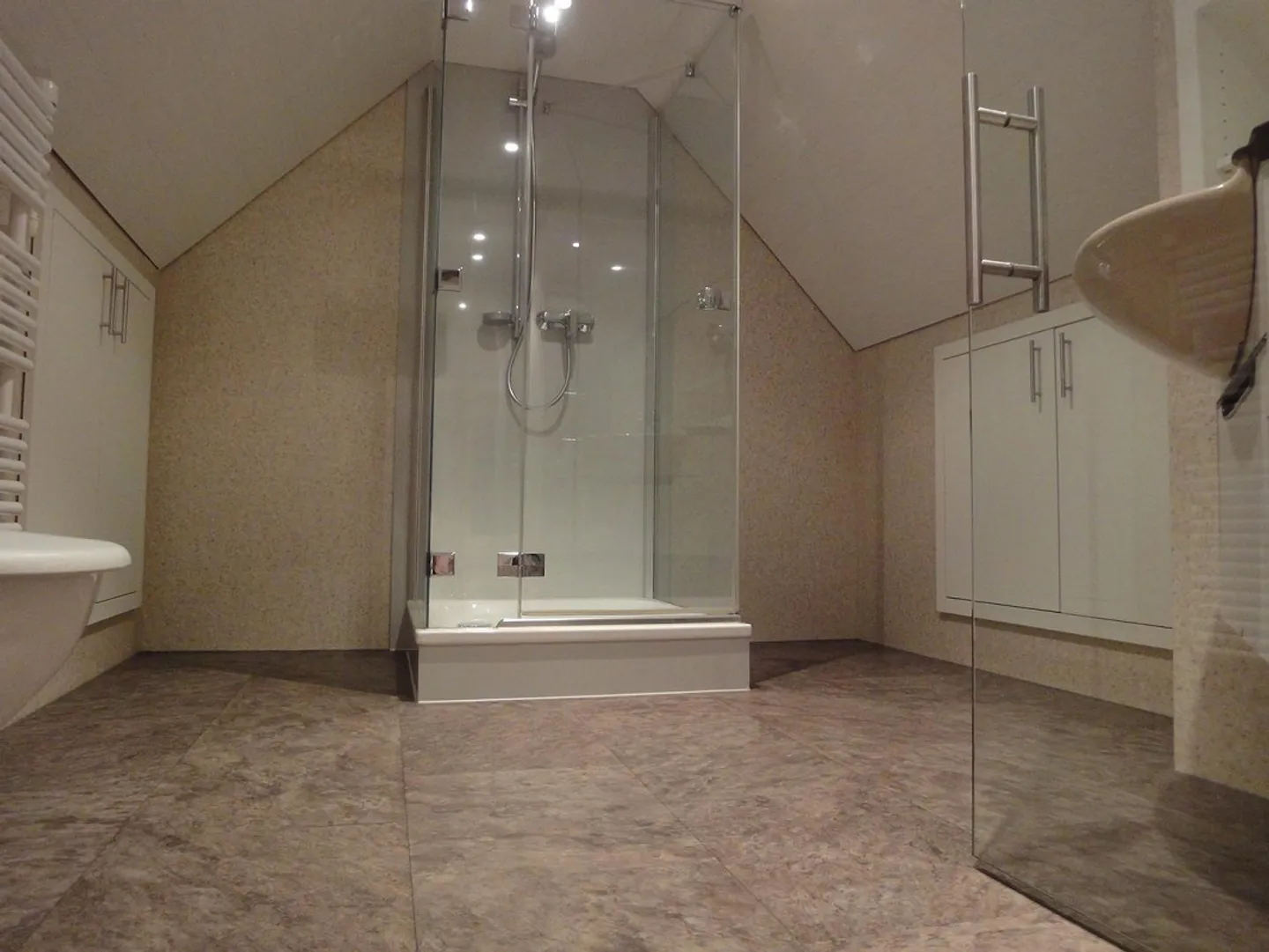 Charmante Dachwohnung mit grosszügiger Terrasse zur Alleinnutzung - Foto 5 von 5