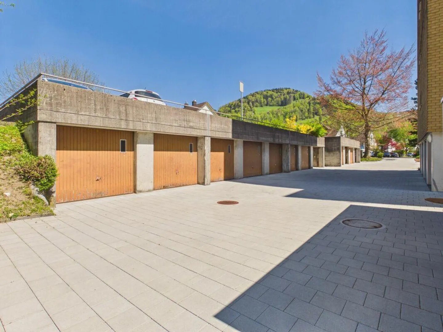 Remise de printemps ? Possibilités de stationnement et de stockage dans le quartier de Schomatten - Photo 2 sur 3