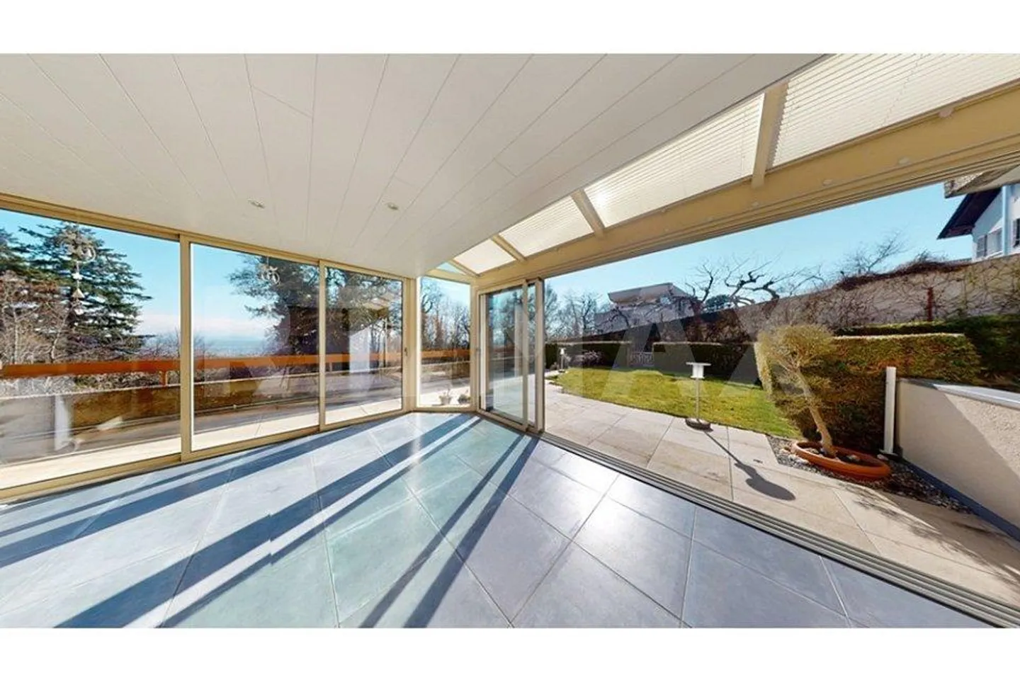 Appartement élégant de 5,5 pièces avec véranda, grande terrasse et... - Photo 1 sur 13