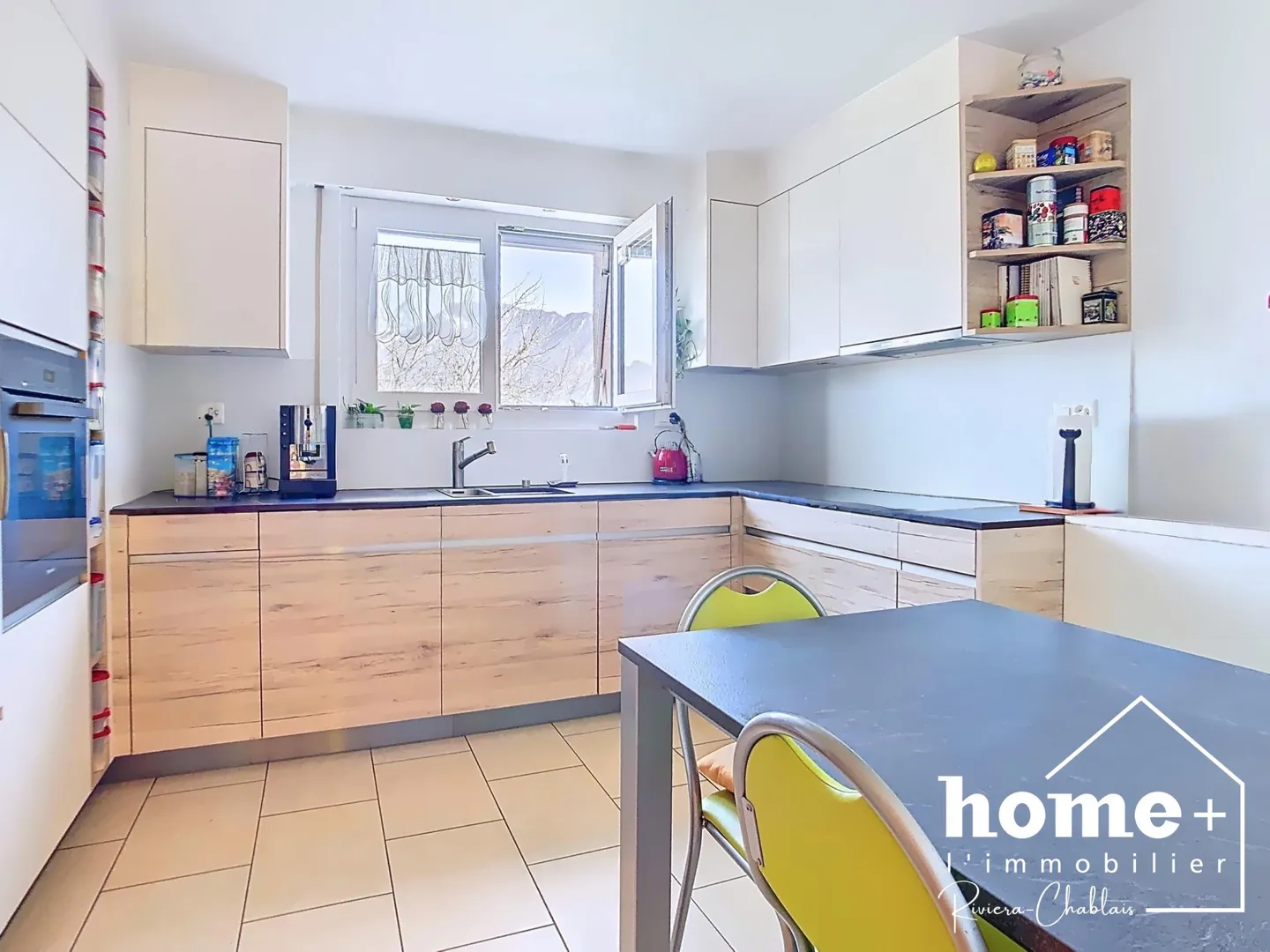 Charming 4.5 Room Apartment - Photo 3 of 11