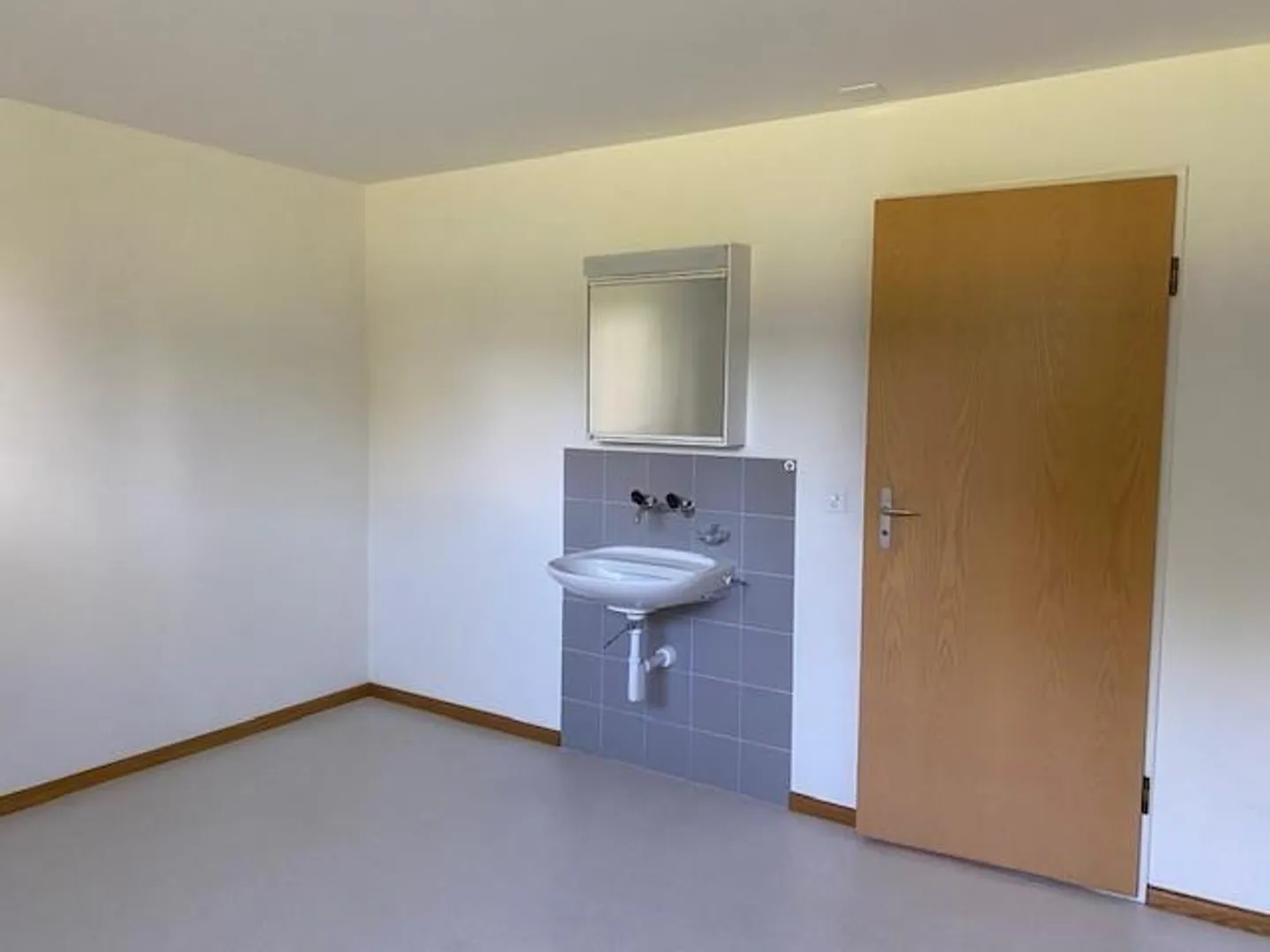 Beheizter Bastelraum mit Tageslicht - Foto 2 von 3