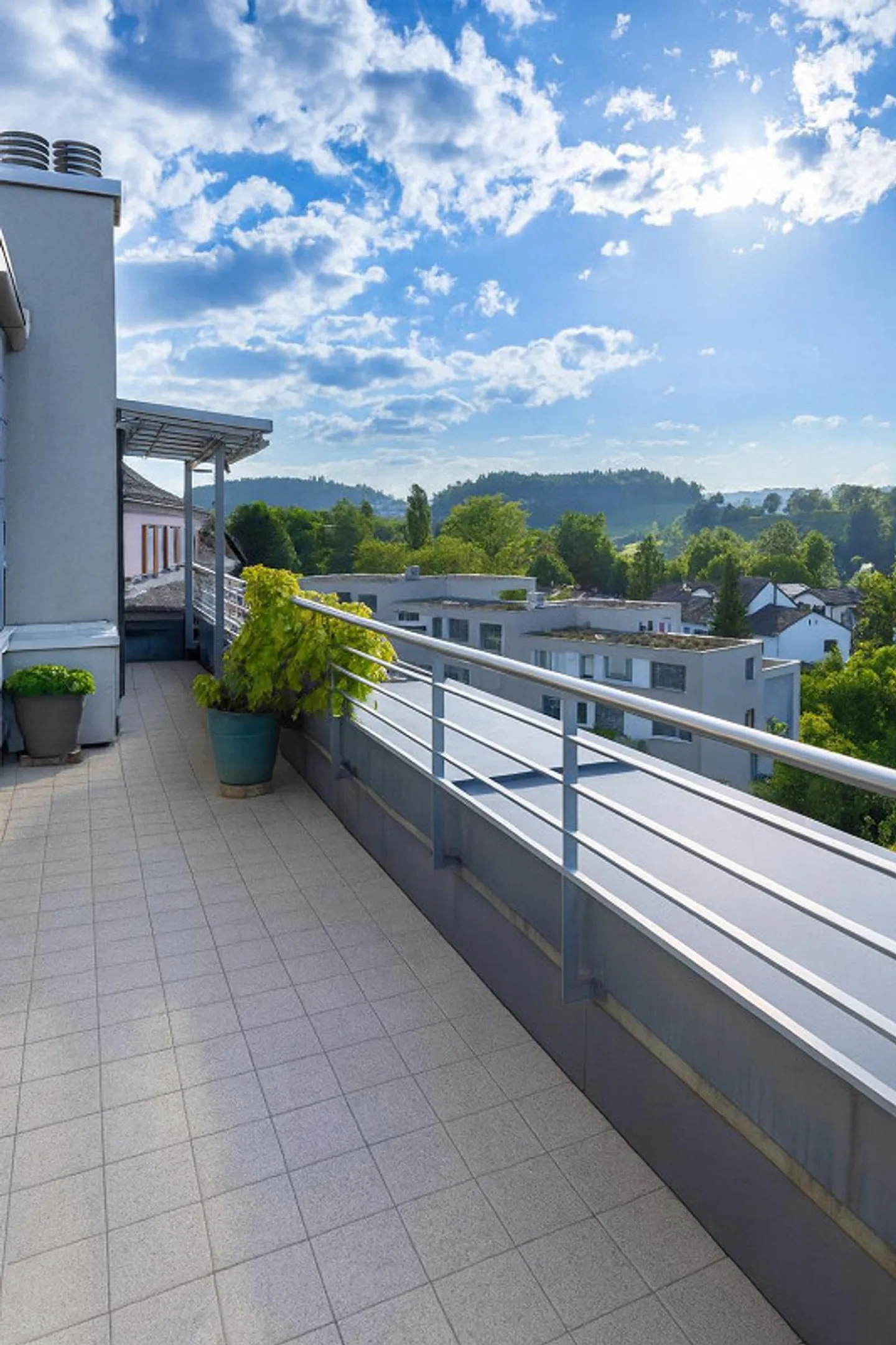 3.5-room penthouse apartment with large terrace - Photo 6 of 10