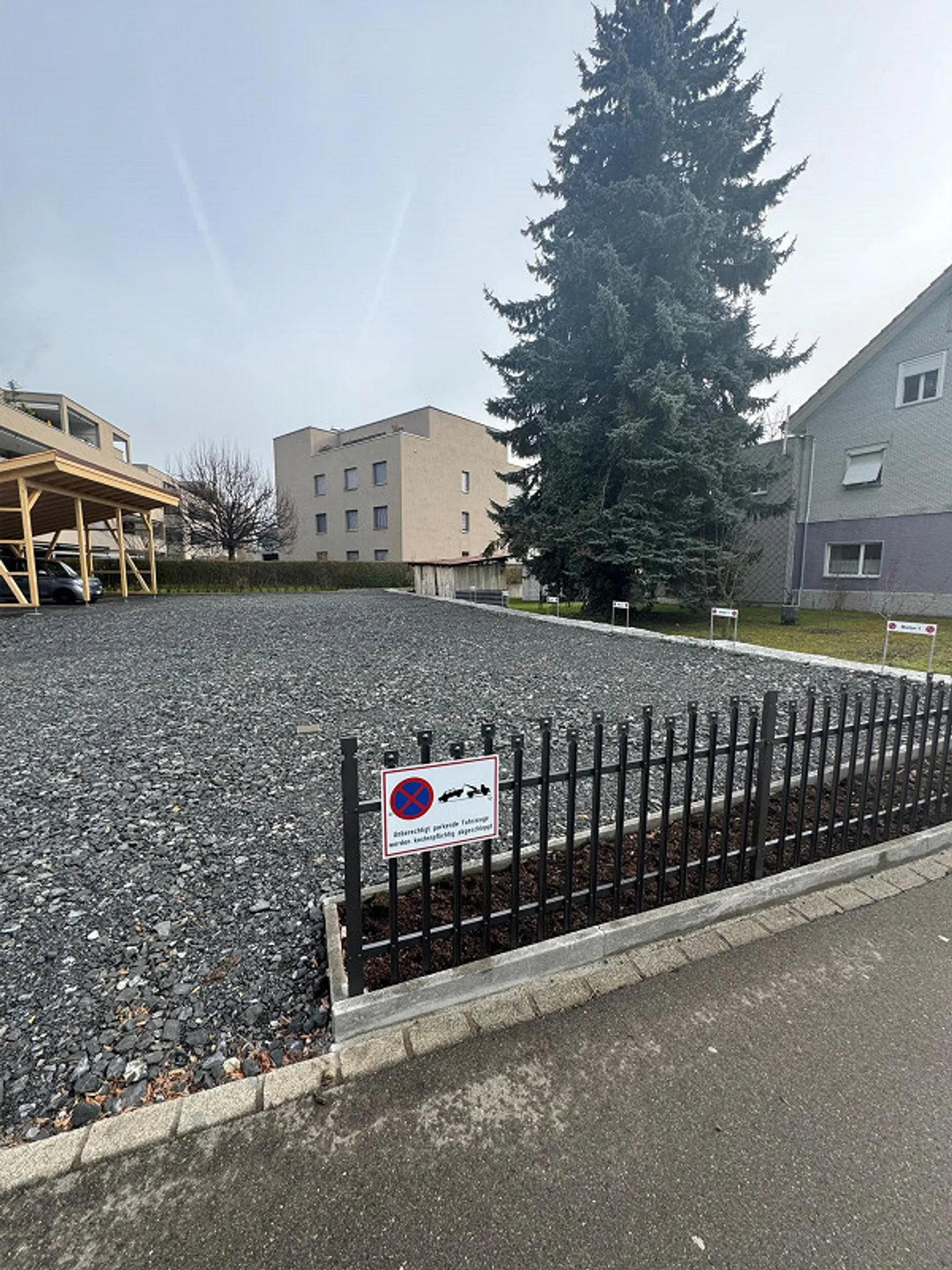 Parcheggio esterno nel centro del villaggio - Foto 1 di 2