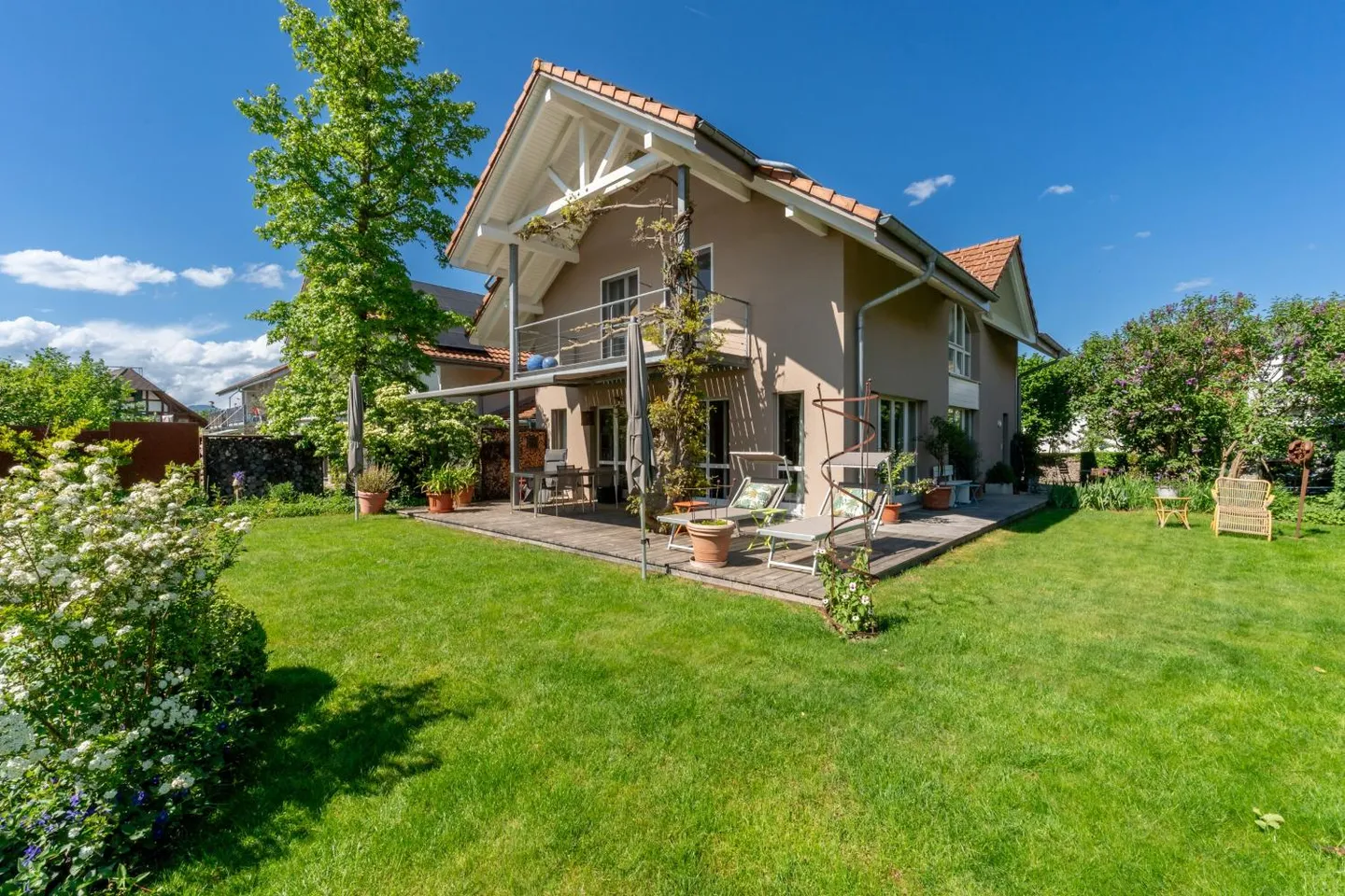 Haus 6.5 Zimmer - Foto 1 von 13