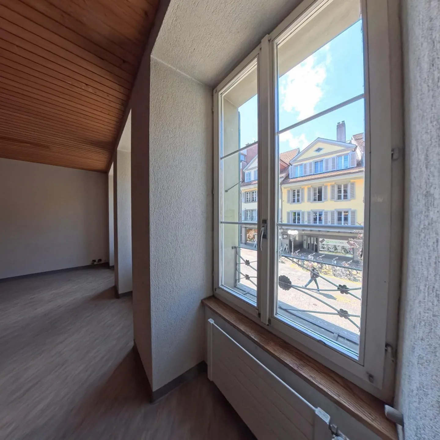 Helle Bürofläche in zentraler Lage - Foto 1 von 6