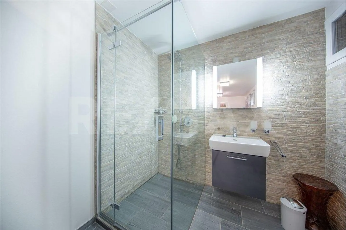 Exclusive Single-Family Home in a Quiet Location near Bellinzona - Photo 10 of 13
