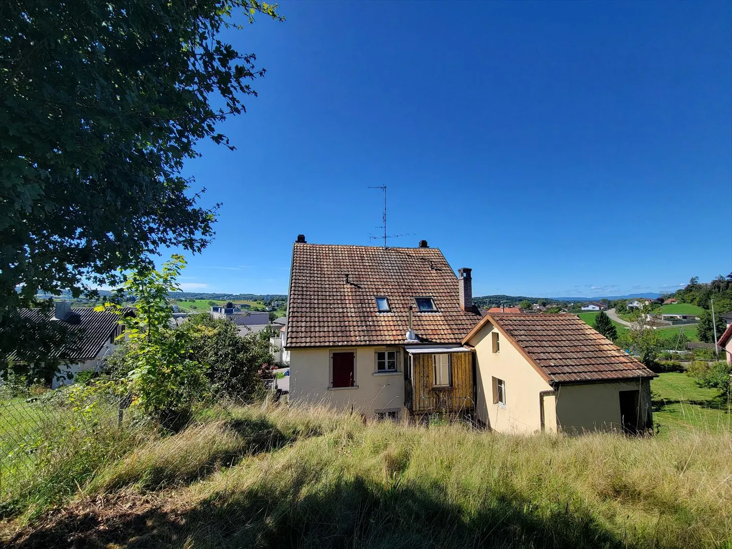 Kleines Ertragsgebäude mit eingeschlossenem Baugrundstück - Foto 1 von 8