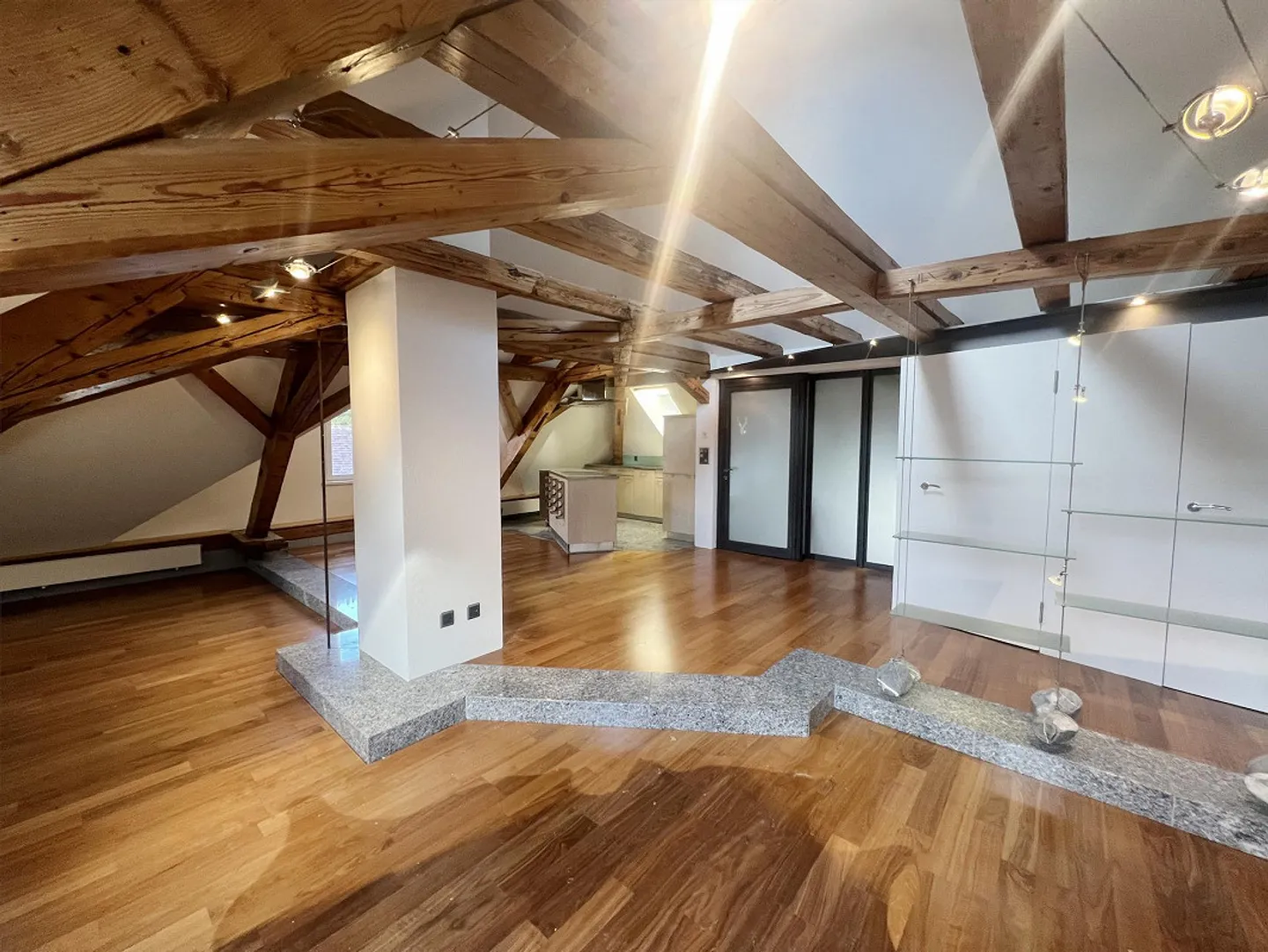 Beautiful penthouse apartment with a view - Photo 3 of 10