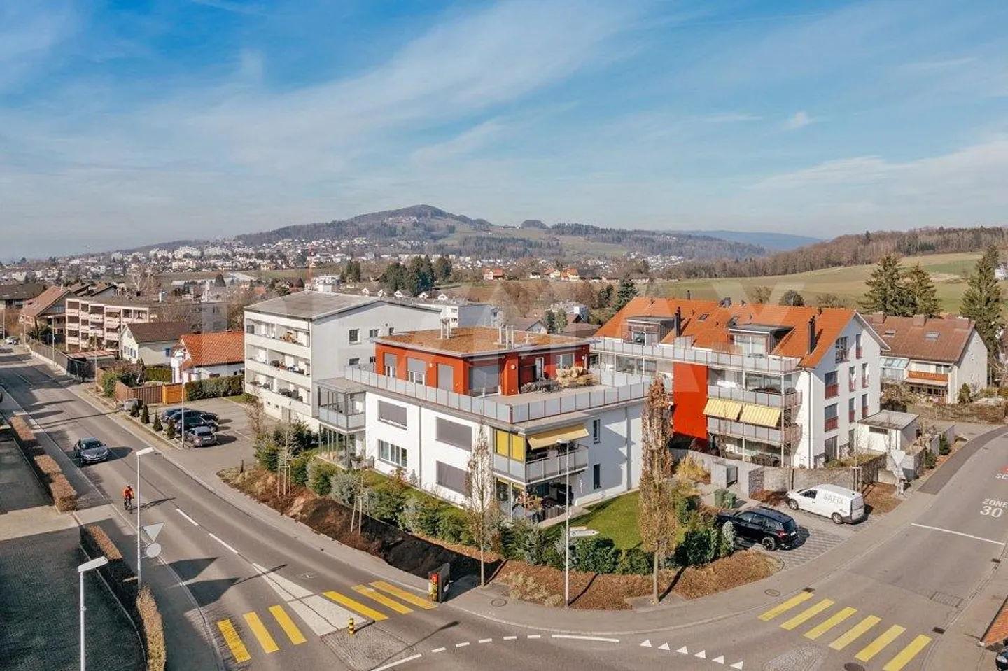 Penthouse de 3,5 pièces dans un bon emplacement - Photo 2 sur 11