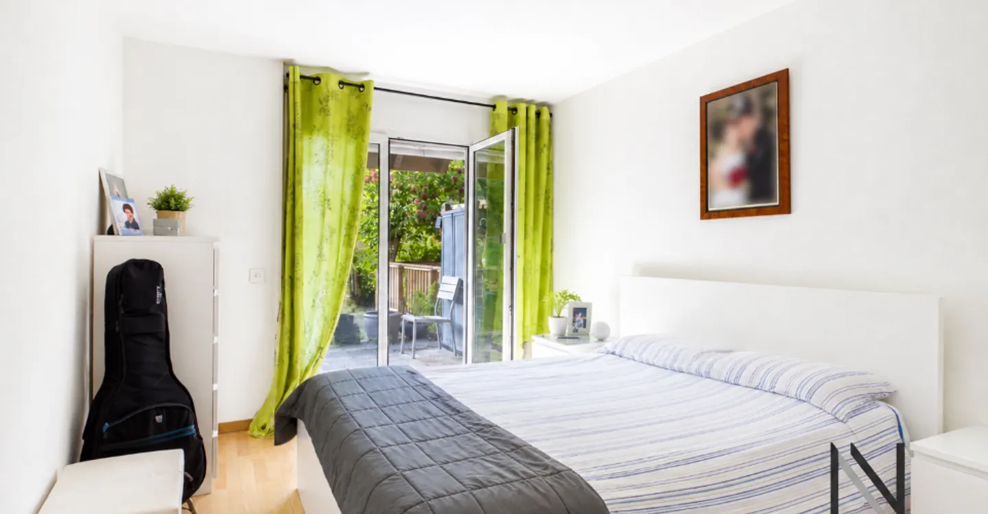 3,5 locali con giardino, balcone e 2 posti auto - Foto 9 di 12