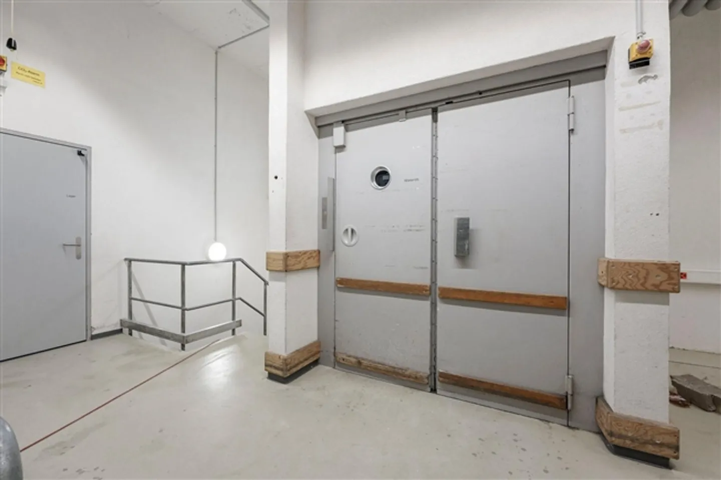 Retail space with very good visibility including cooling system - Ground floor - Photo 5 of 13